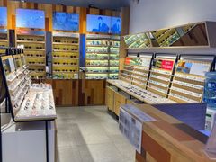 -LOOK眼镜·蔡司依视路配镜(宝山万达店)