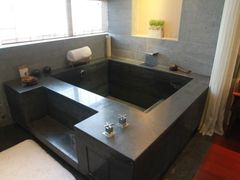 好大的泡浴池-御庭精品酒店(秦淮河店)