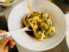 红油荠菜大馄饨-弄堂咪道-饭香·面香·馄饨香(汇锦广场店)