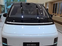 -理想汽车(世纪汇店)