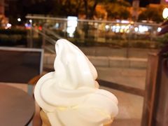 冰淇淋甜筒-麦当劳(塔园路店)