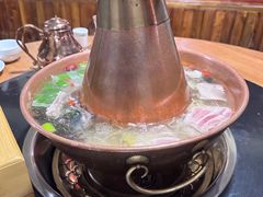 -果松木炭酸菜铜火锅·外婆参鸡汤