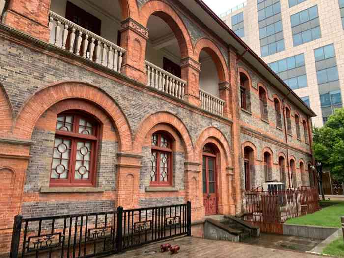 杭州城市建设陈列馆-"每次走天桥,就能看见这幢显眼的红色建筑.