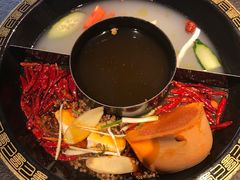 牛油骨汤菌汤锅-味舵主重庆火锅(邓尉路店)