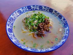 -巍山𤆵肉饵丝