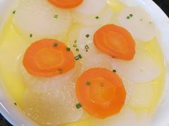 白萝卜炖红萝卜-老唐三下锅 ·张家界地标美食(溪布街店)