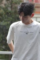 -一家只做男发烫染的店
