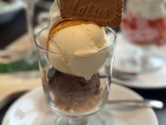 -Chom Cafe and Restaurant
