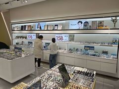 -J-Optical佳视明眼镜·蔡司视觉(青岛金茂览秀城店)