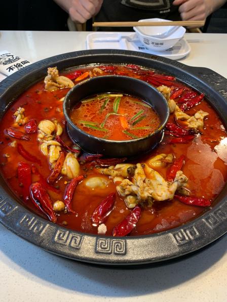 不给叫美蛙鱼头火锅(青阳路店)-"还不错 牛蛙很大只也很嫩 光吃牛蛙就