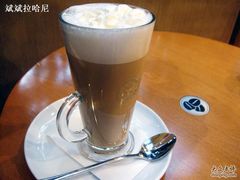 中杯焦糖拿铁+奶油-COSTA COFFEE(西湖天地店)