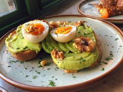 牛油果煮蛋吐司-RAC BAR(安福路店)