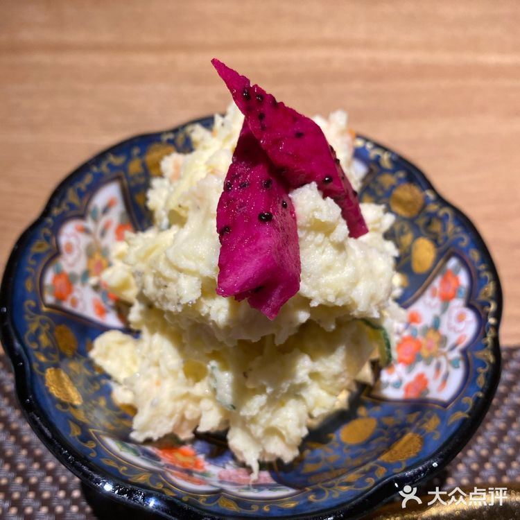 「海胆天妇罗」是这里特色，内部口感流心，比较烫