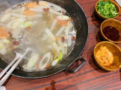 -老街烧烤大排档·地道湖北菜·龙虾馆(汉口火车站店)