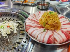 酸菜五花肉-马路牙子烧烤音乐酒馆(望京店)