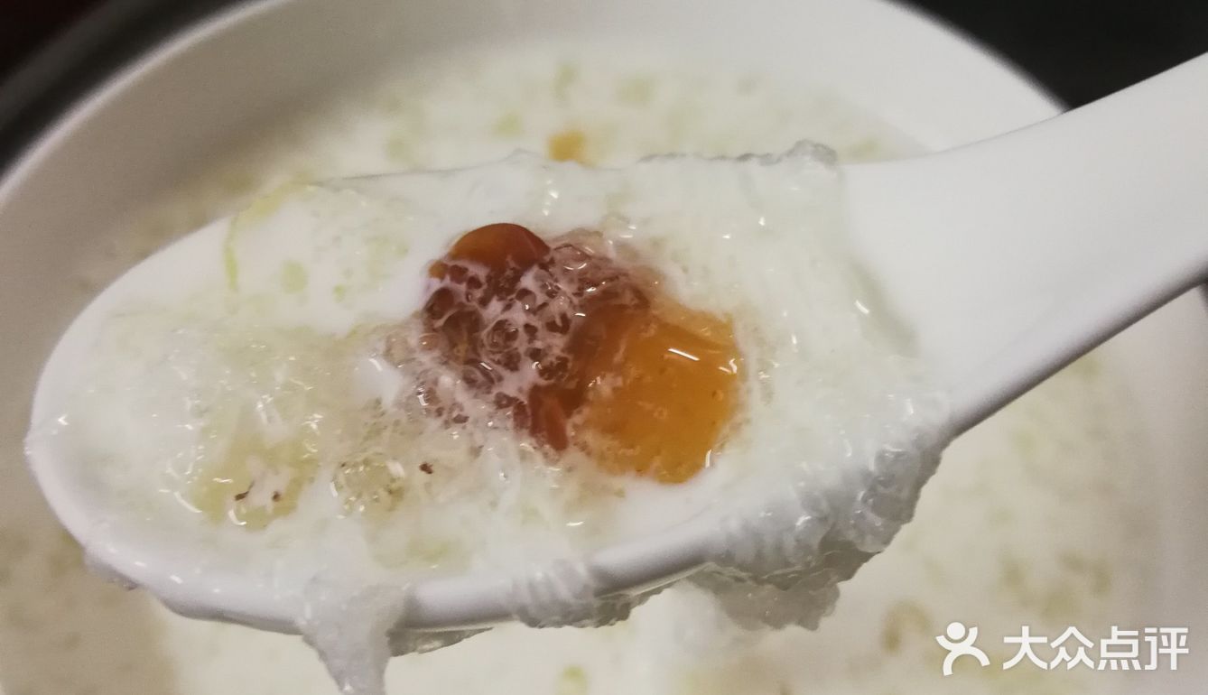 桂圆，杞子，或加椰汁，红糖都可以。坚持一周吃1∽2次
