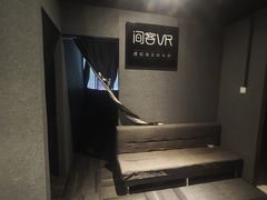 -VR 间客漫·PS电玩·虚拟现实包间游戏电竞(街道口店)
