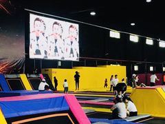-嘿哟动霸CHUA·新潮玩运动娱乐中心·蹦床滑冰团建乐园