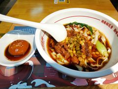 招牌红烧牛肉米粉-呷佬·长沙手工米粉(金沙江路店)