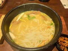 -银米·云南传统过桥米线(双廊黑金冠店)