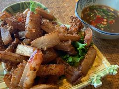 炸猪皮-傣家寨花园主题餐厅