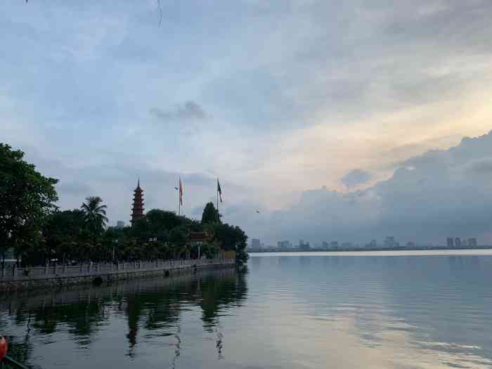 竹帛湖-"西湖是由红河经过长期的泛滥而形成的,这里."-大众点评移动版