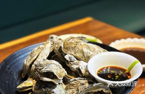 Secret-Recipe Charcoal-Grilled Oysters