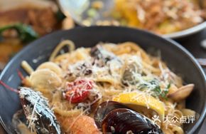 Spicy White Sauce Seafood Pasta