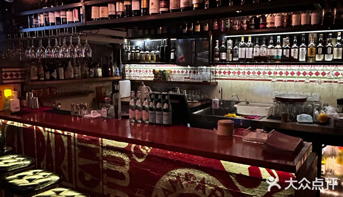 在市中心抓到一家宝藏小酒馆