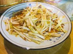 蒜苗肉丝-船夫鱼锅(衢江路店)