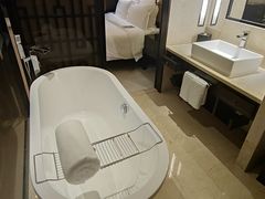 -三亚湾海居铂尔曼度假酒店