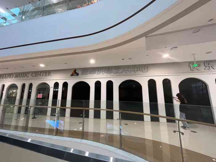 临平银泰城-"商场挺宽敞,交通便利,室外也很比较空旷,.