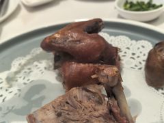 脆皮妙龄乳鸽-顺丰国宴(工业博物馆店)