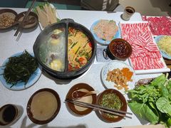 -贵府酸汤牛肉火锅·贵州老字号(飞山街店)