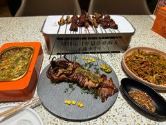 -小董哥烤串·爆汁大油边(故宫店)