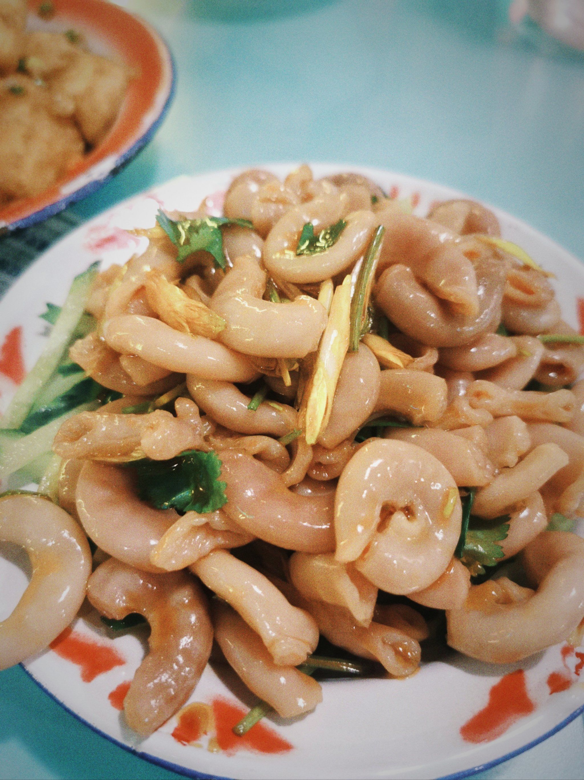 「秘制生肠」我查了下就是猪小肠我大概应该之前没吃过,这算一道凉菜