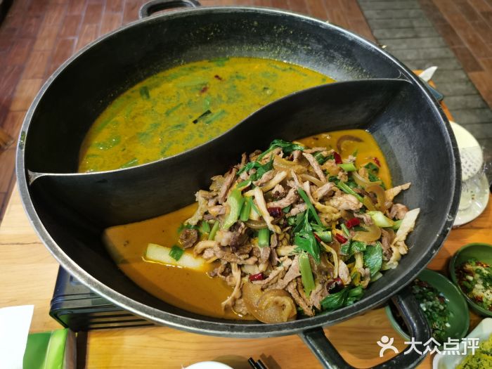 榕江牛瘪牛肉火锅图片