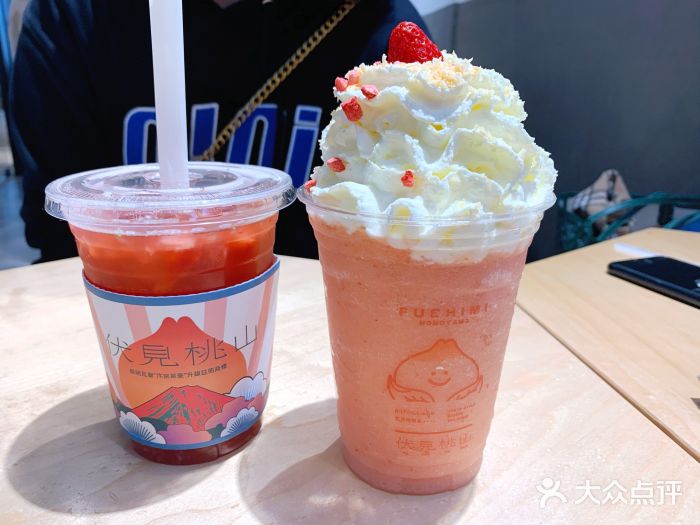 伏小桃(龙湖时代天街店)草莓长岛冰茶图片