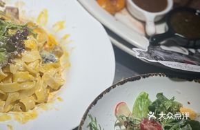 Bacon Mushroom Warm Egg Long Pasta