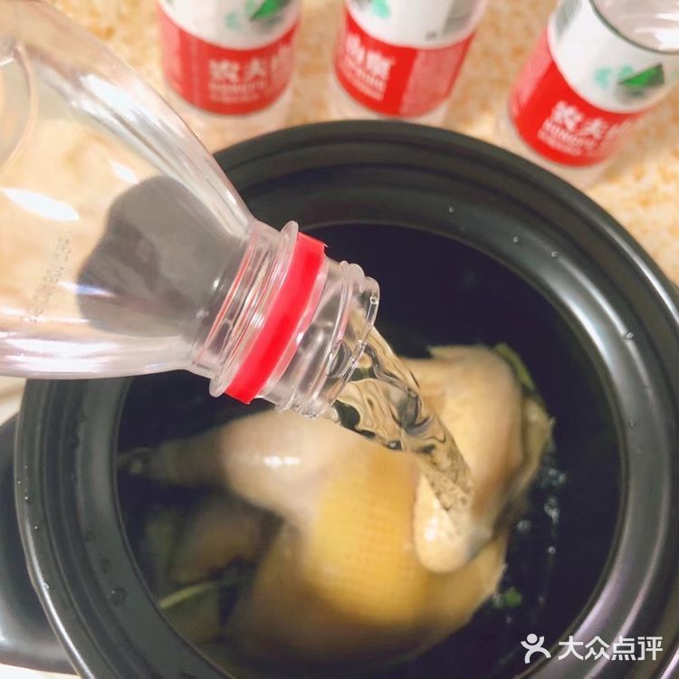 一锅自制鸡汤 （矿泉水）