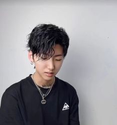 -一家只做男发烫染的店