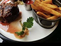 -BOURBON 玻本美式餐厅酒吧(虹桥新天地店)