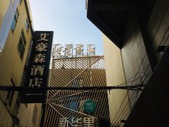 -新华里咖啡书吧(新华书店小寨店)