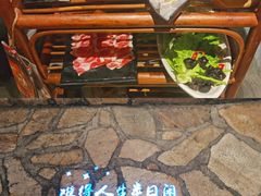 -老牌坊云南鱼豆花火锅(爱建店)