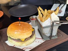 -BOURBON 玻本美式餐厅酒吧(虹桥新天地店)
