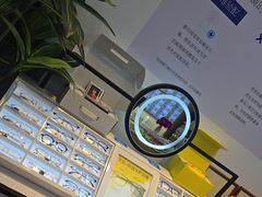 -天空之镜眼镜店蔡司依视路配镜授权零售店(望京颐堤港店)