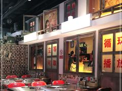 等位区-马路牙子烧烤音乐酒馆(望京店)