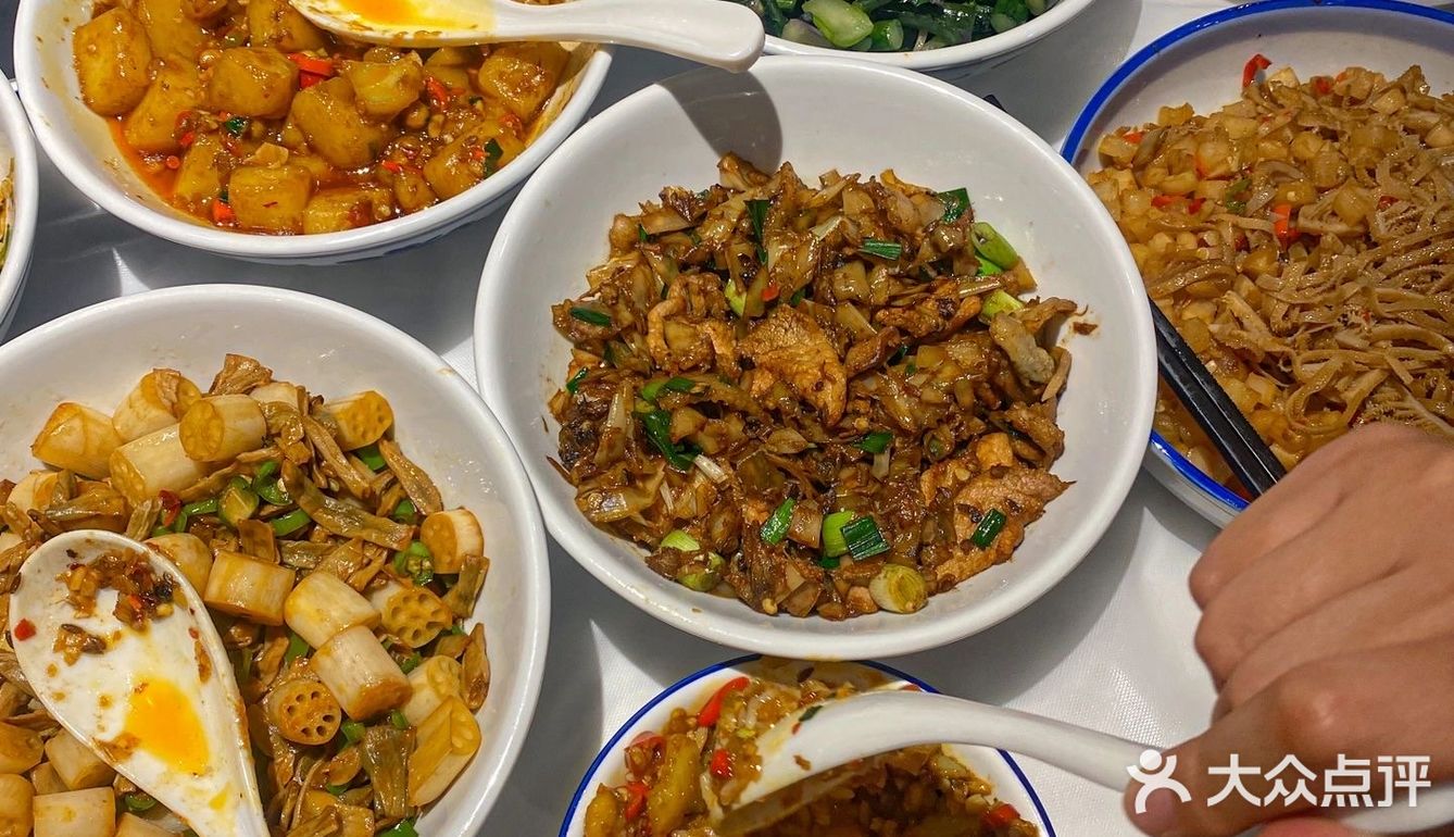 25年老味道湘菜馆！米豆腐入口即化陪米饭绝