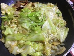 干锅手撕包菜-川流不息·地道川菜·小龙虾(新松江路店)