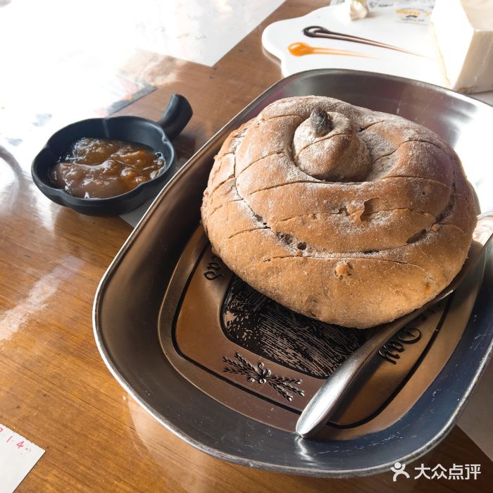 阿可丁·特色餐饮(太阳岛天空牧场体验店)青稞牛粪面包图片